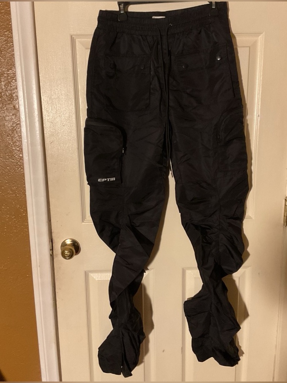 EPTM Black Cargo Stacked/ Ruched Pants with Utility Pockets size L / 34